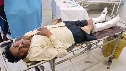 आरटीओ टीम ने रुकवाई गाड़ी, पीछे से ट्रैक्टर ने मारी टक्कर
