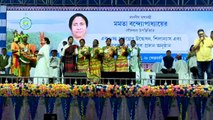 বাঁকুড়ার সভামঞ্চে এ কী করলেন Mamata Banerjee! দেখে অবাক সকলেই | Oneindia Bengali