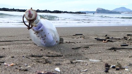 رسالة داخل زجاجة تقطع 2.000 ميل بحري تؤسس لصداقة بين صاحبها ومن عثر عليها