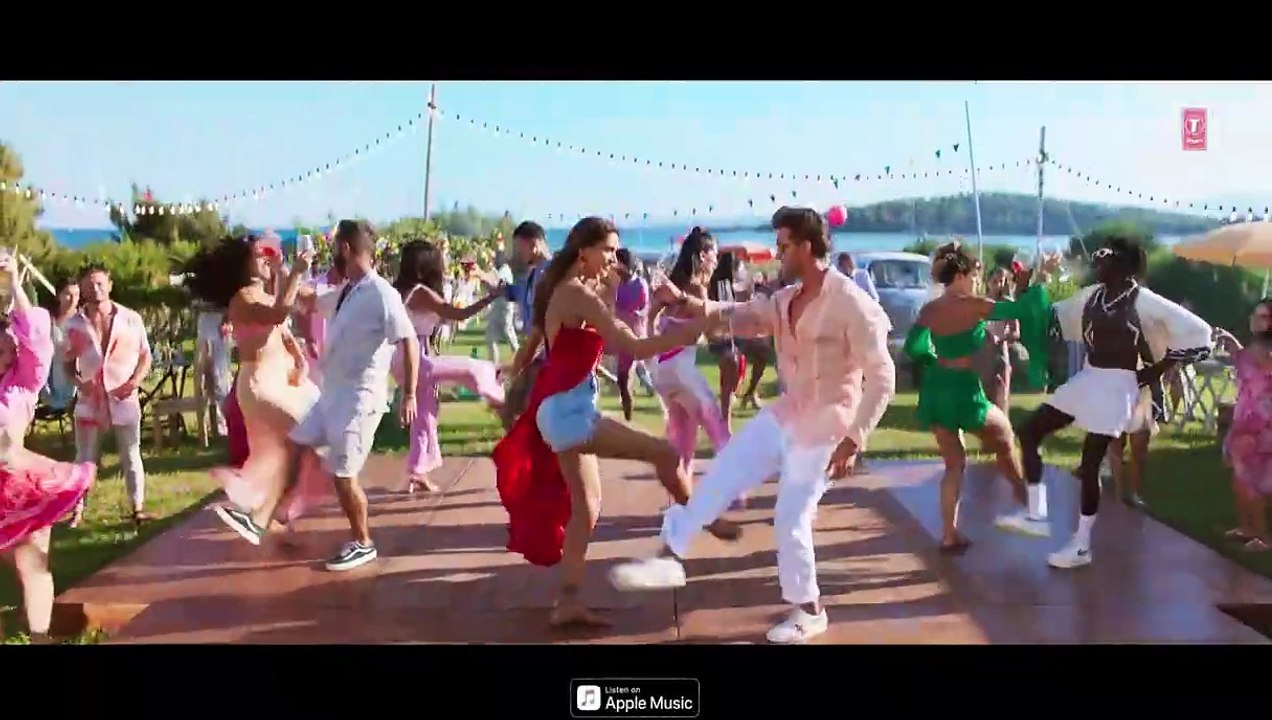 FIGHTER_ Bekaar Dil (Song) Hrithik Roshan, Deepika, Vishal-Sheykhar, Vishal M, Shilpa, Bosco-Caesar (1)