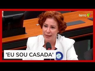 Carla Zambelli ironiza que deputado 'está apaixonado' por ela e escuta: 'Tenho bom gosto'