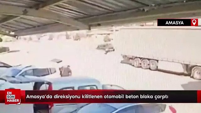 Amasya'da direksiyonu kilitlenen otomobil beton bloka çarptı