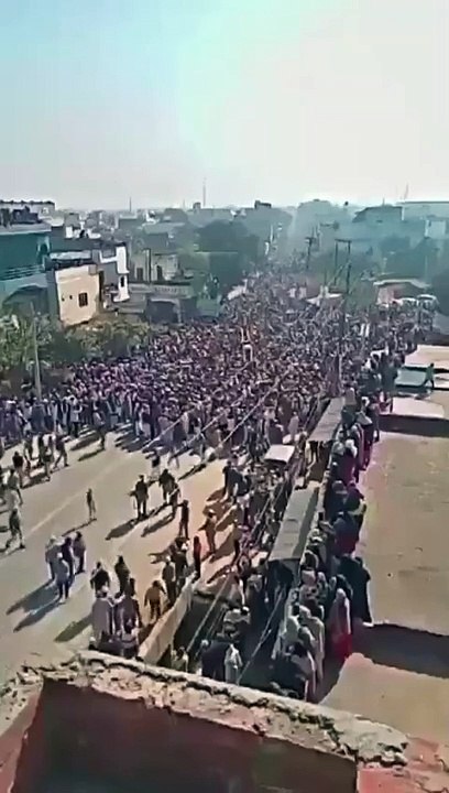 MLA सफीकुरहमान के जनाजे में लोगों की भीड़