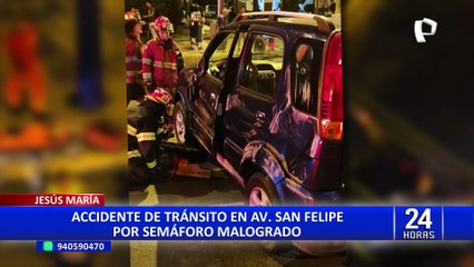 Jesús María: vehículo da varias vueltas de campana en cruce con semáforo malogrado