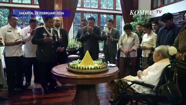 Momen Prabowo Sungkem ke Bibinya usai Terima Pangkat Jenderal Kehormatan TNI dari Jokowi