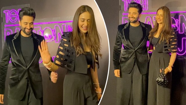 Jackky Bhagnani और Raku Preet Singh फिल्म TBMAUJ की सक्सेज पार्टी में हाथों में हाथ थामें आए नजर