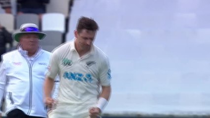 Khawaja clean bowled by a Matt Henry beauty