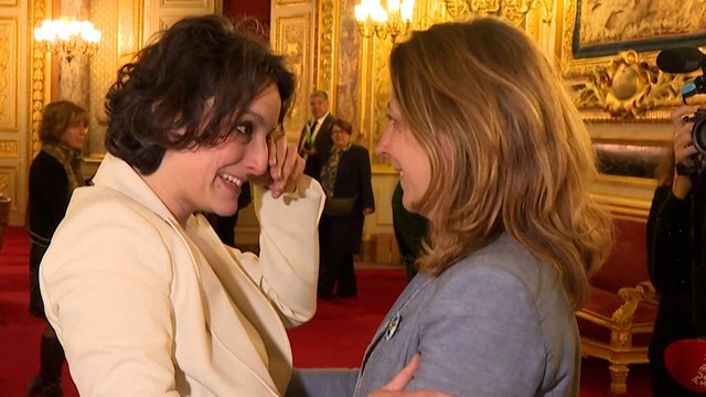 « On va fêter ça » : éclats de joie après le « oui » des sénateurs à l’inscription de l’IVG dans la Constitution