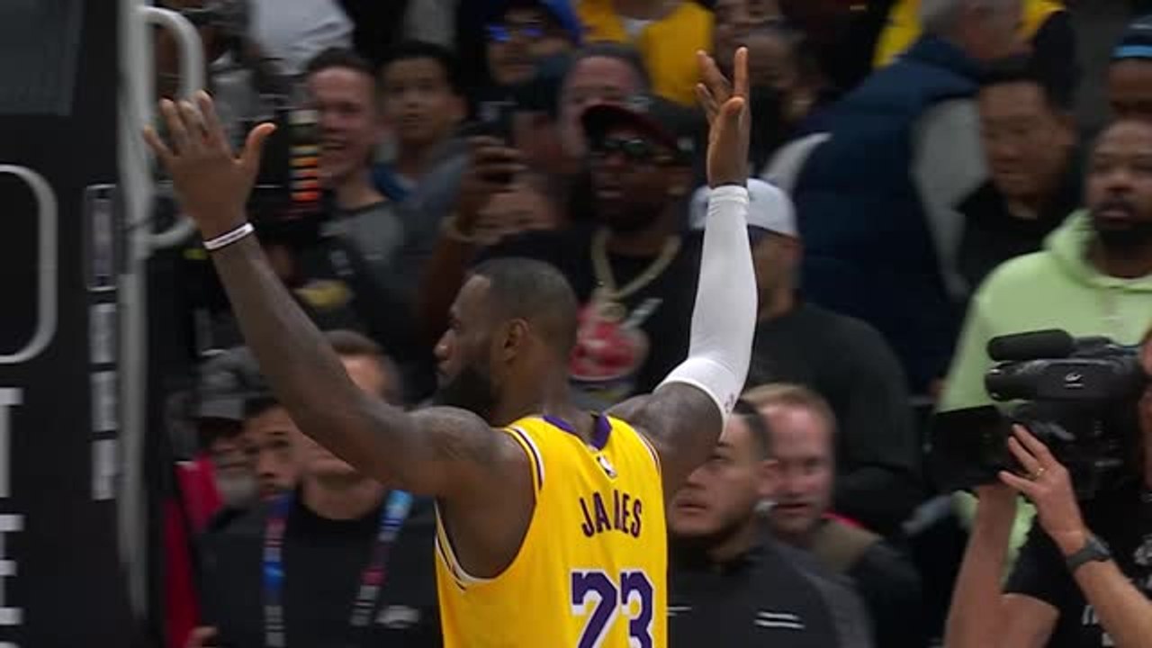 LeBron catches fire to inspire incredible Lakers comeback