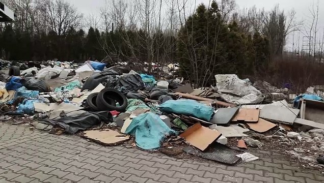 Kraków - dzikie wysypisko śmieci w Nowej Hucie