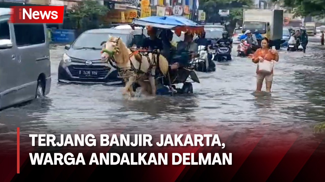 Warga Pilih Delman Untuk Terjang Banjir di Kelapa Gading, Ongkosnya Jadi Kendala