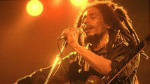 La Policía Expulsa A Fumadores De Marihuana De La Película De Bob Marley