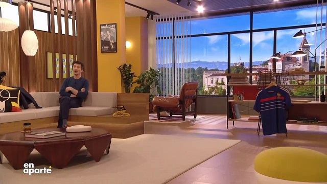 L’humoriste Arnaud Tsamère les larmes aux yeux en évoquant, dans En Aparté sur Canal Plus, le décès de son père: J’y pense tous les jours - Regardez