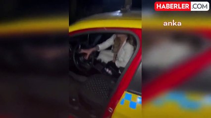 İstanbul'da yolcu taksi şoförüne saldırdı ve polislere direndi