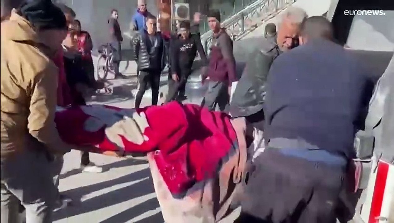 الجيش الإسرائيلي يقتل أكثر من 100 فلسطيني تجمعوا شمال غزة للحصول على المساعدات