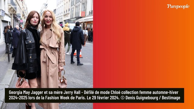 PHOTOS Sienna Miller captivante en cuir et satin, une ex de Mick Jagger profite avec sa fille du défilé Chloé