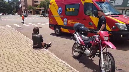 Motociclista cai e fica ferido na Rua Pedro Ivo
