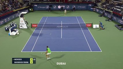 Dubaï - Medvedev trace sa route sous le regard de Gilles Simon