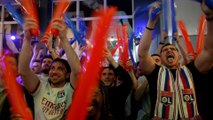 Paris : 400 supporters lyonnais reforment « un virage de Gones » dans un bar durant les matches de l'OL