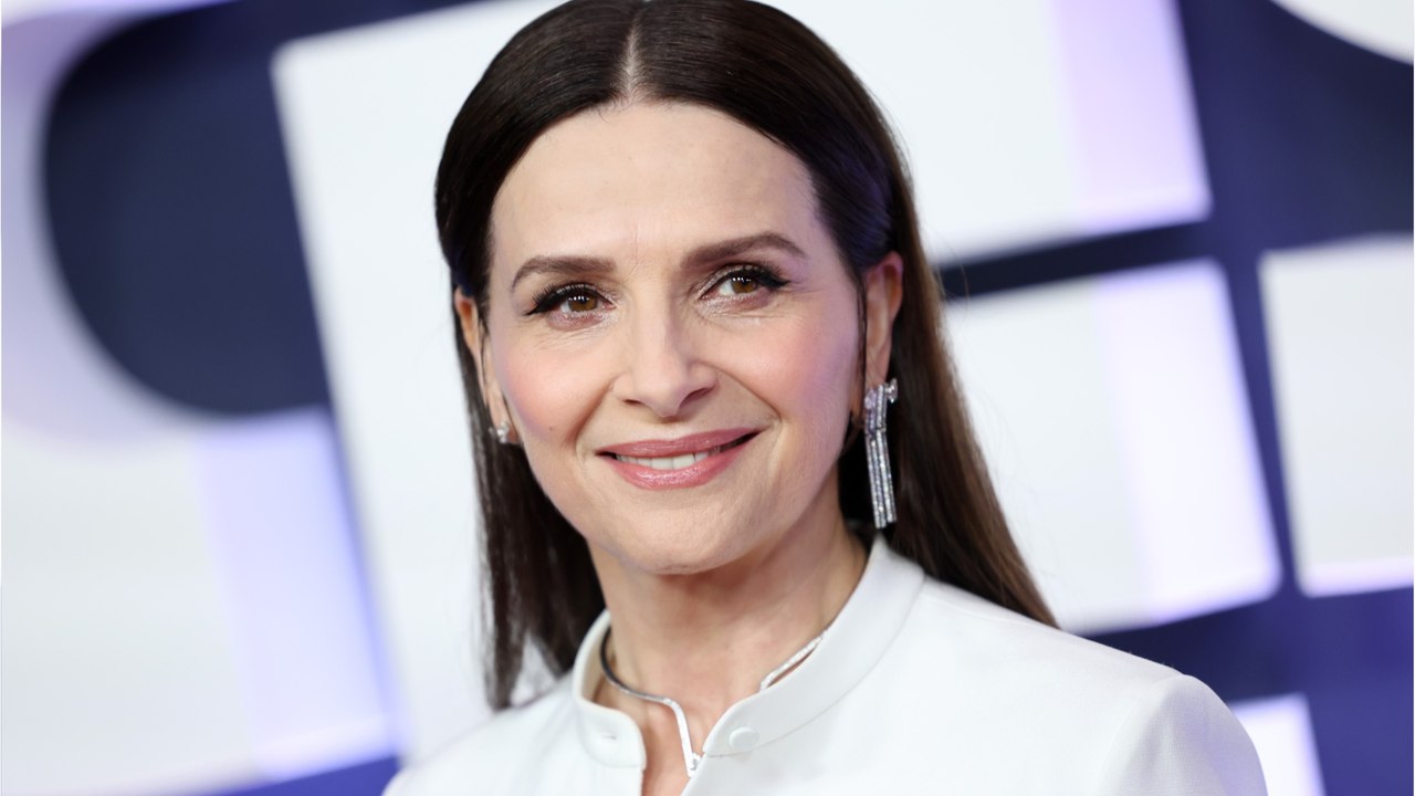 GALA VIDEO - Juliette Binoche courtisée par Bill Clinton et François Mitterrand ? Elle donne sa version des faits…