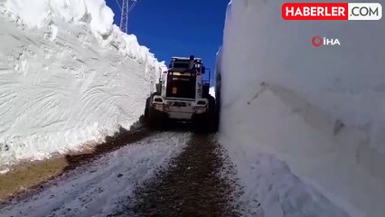 Yüksekova'da 7 metrelik kar tünellerinde çalışmalar devam ediyor