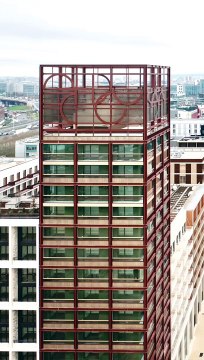 Emmanuel #Macron à Saint-Denis ce jeudi 29 février 2024, au nord de Paris, pour l'inauguration du #village #olympique, à cinq mois des jeux. Le temps des #JO, le village va fonctionner comme une #cité classique mais éphémère. #Paris2024 #inauguration