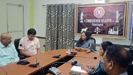 जिला कार्यालय से दी गई महिला कर्मी को विदाई