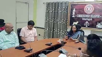 जिला कार्यालय से दी गई महिला कर्मी को विदाई