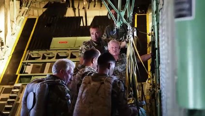 بالفيديو.. مشاهد تنشر لأول مرة من مشاركة الملك في الإنزال الجوي