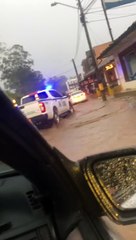 20-11-21 Por el aguacero varias calles resultaron inundadas en El Retiro Antioquia  (2)