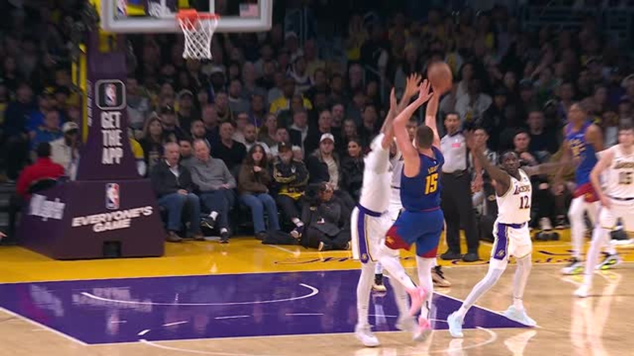 Jokic hits crazy 'circus' shot over Davis