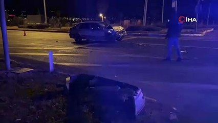 Kayganlaşan yol kazayı beraberinde getirdi:2 yaralı