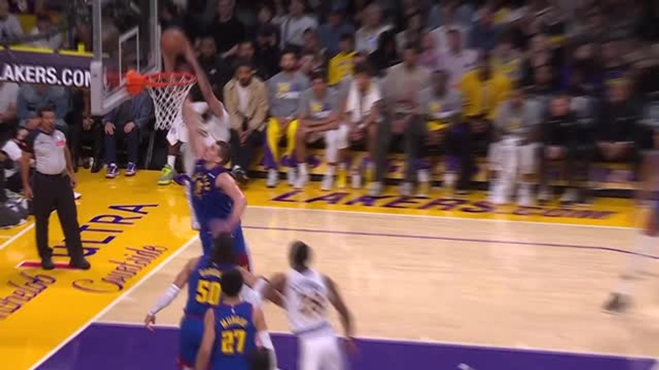 Davis throws down huge putback dunk on Jokic