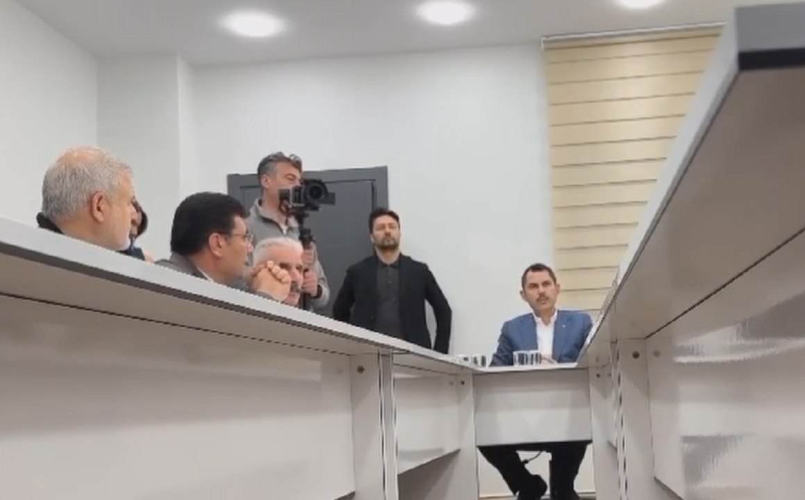 Murat Kurum Başakşehir'de protesto edildi
