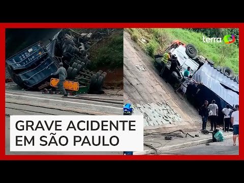 Motorista morre após carreta cair de viaduto no Rodoanel, em SP