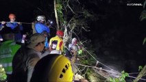 شاهد: العثور على جثة أحد المفقودين بعد انهيار أرضي في البيرو