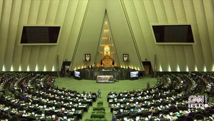 İran'daki kadınlar seslerini duyurmaya başladı!