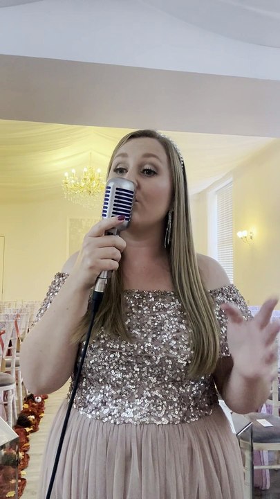 Chesterfield wedding singer crowned one of the best in the county at the Hitched awards