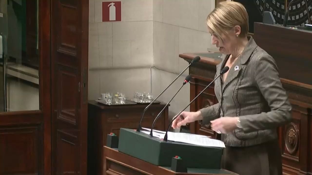 Catherine Fonck en larmes à la Chambre lors du débat sur le remboursement de la logopédie pour les enfants au QI inférieur à 86