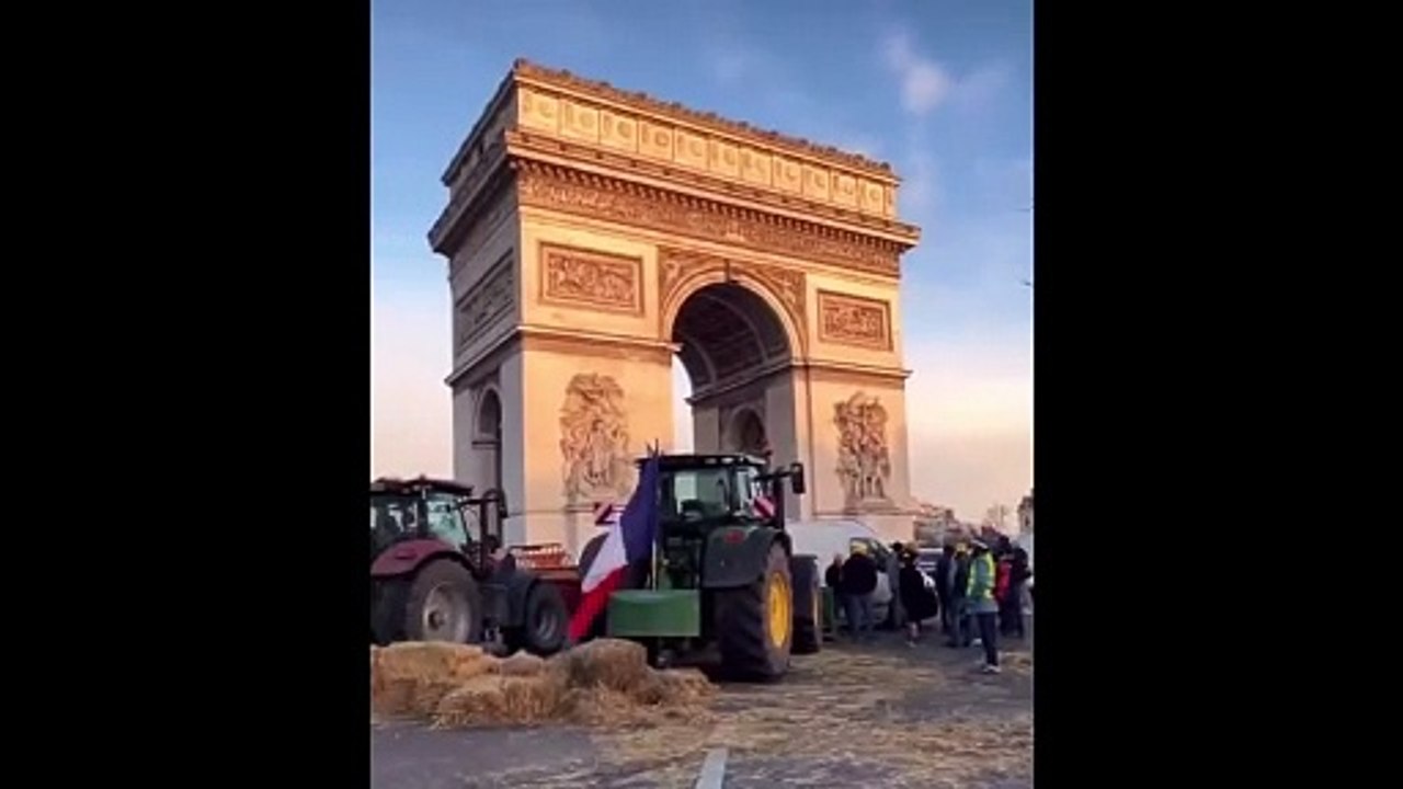 Colère des agriculteurs : Les tracteurs bloquent les Champs-Élysées