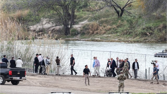US-Wahlkampf an der Grenze: Donald Trump winkt Migranten zu