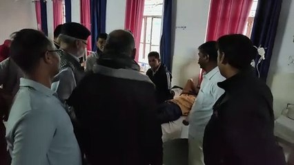 बिजली गिरने से चार कर्मचारी हुए अचेत