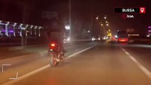 Bursa’da motosikletlinin tehlikeli yolculuğu