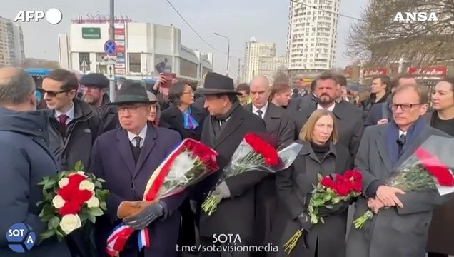 Gli ambasciatori di Stati Uniti, Francia e Germania rendono omaggio a Navalny