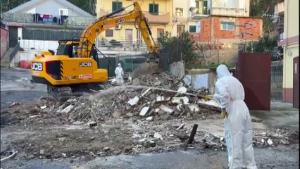 Baracche Camaro sottomontagna, mille metri di amianto interrato