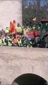 Vean el enfrentamiento entre los agricultores y policías a las afueras de las Cortes de Aragón