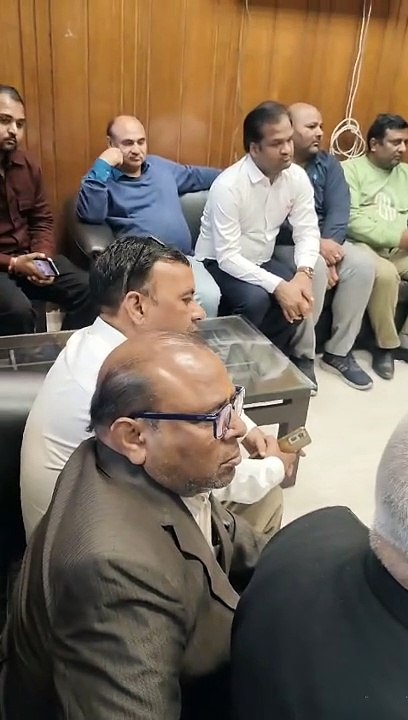 ईएसआईसी श्रमिकों को इलाज दे, मजदूर को कारण नहीं...