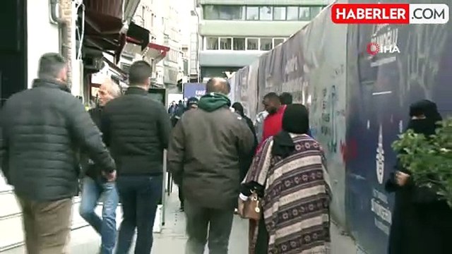 İBB'nin bitmeyen meydan projesi, Karaköy esnafını bitirdi: Zor durumdayız, 15-20 esnaf dükkanlarını kapatıp gitti