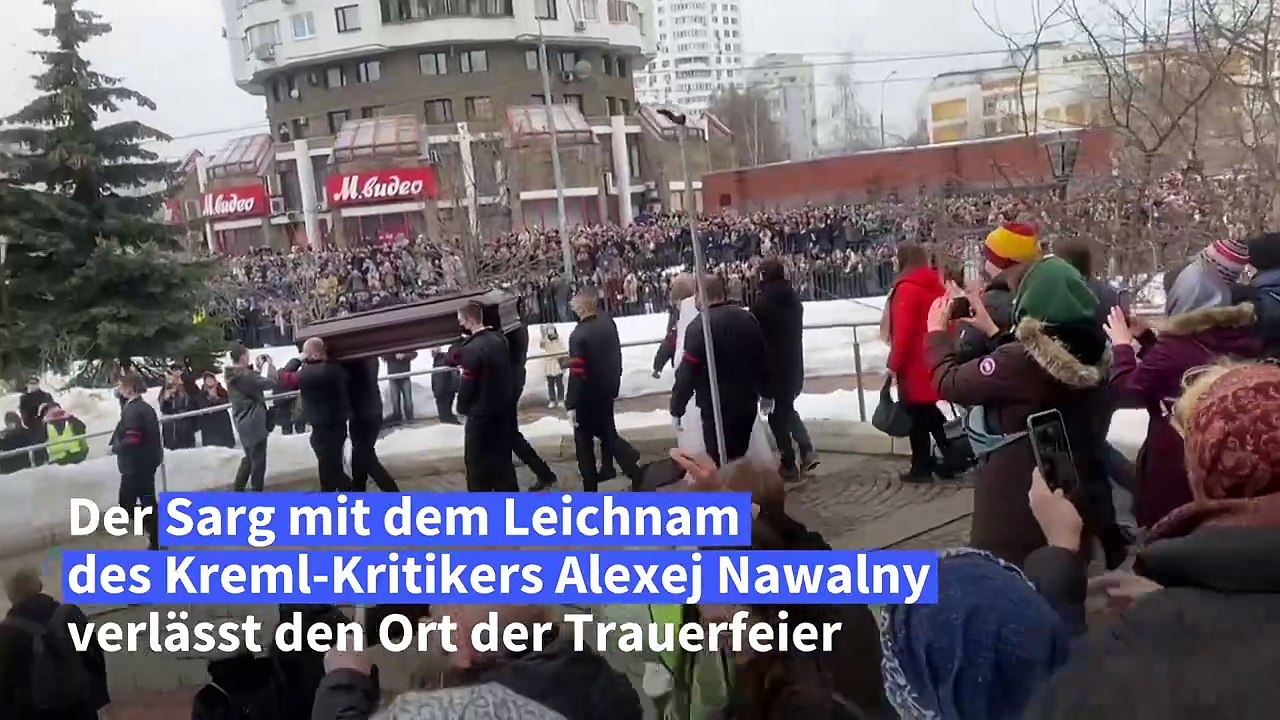 Menge ruft 'Nein zum Krieg' bei Beisetzung Nawalnys