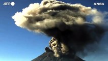 Il vulcano Popocatepetl in attivita', cancellati alcuni voli in Messico